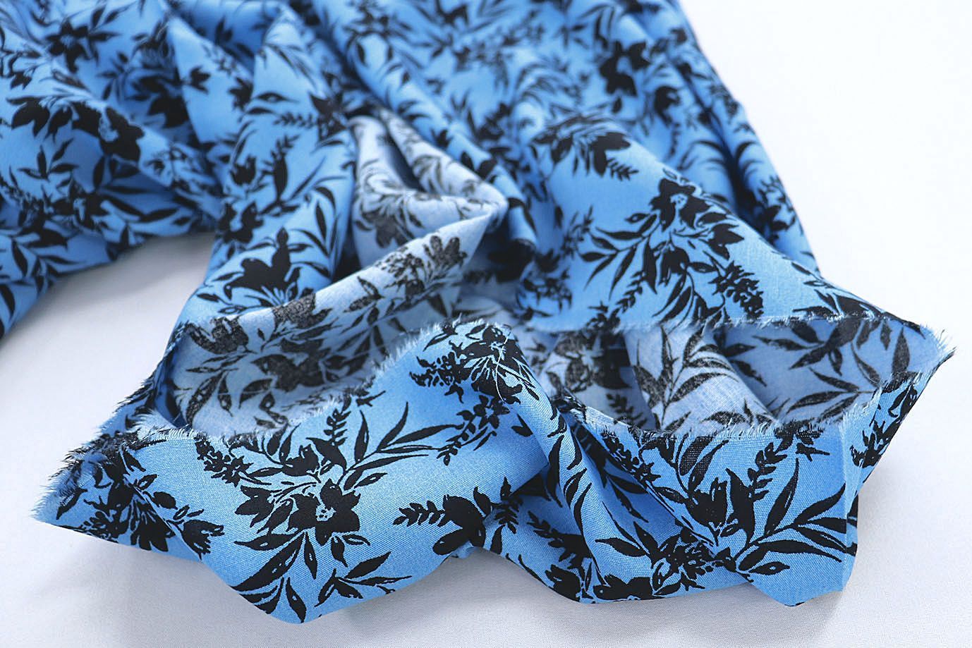 Штапель принт/цветы черные на синем 1374-PY/D#10/C#4