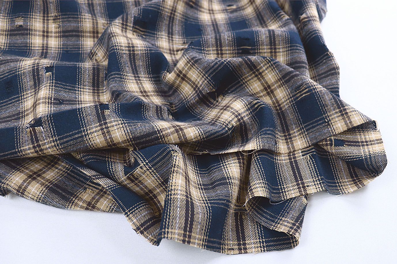 Рубашечная ткань рваная принт/клетка черно-бежевая на синем 1420-PY/C#4