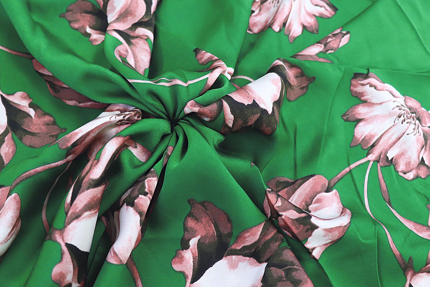Сатин "Виктория" принт/цветы розово-белые на зеленом 3610-PY/D#6/C#3