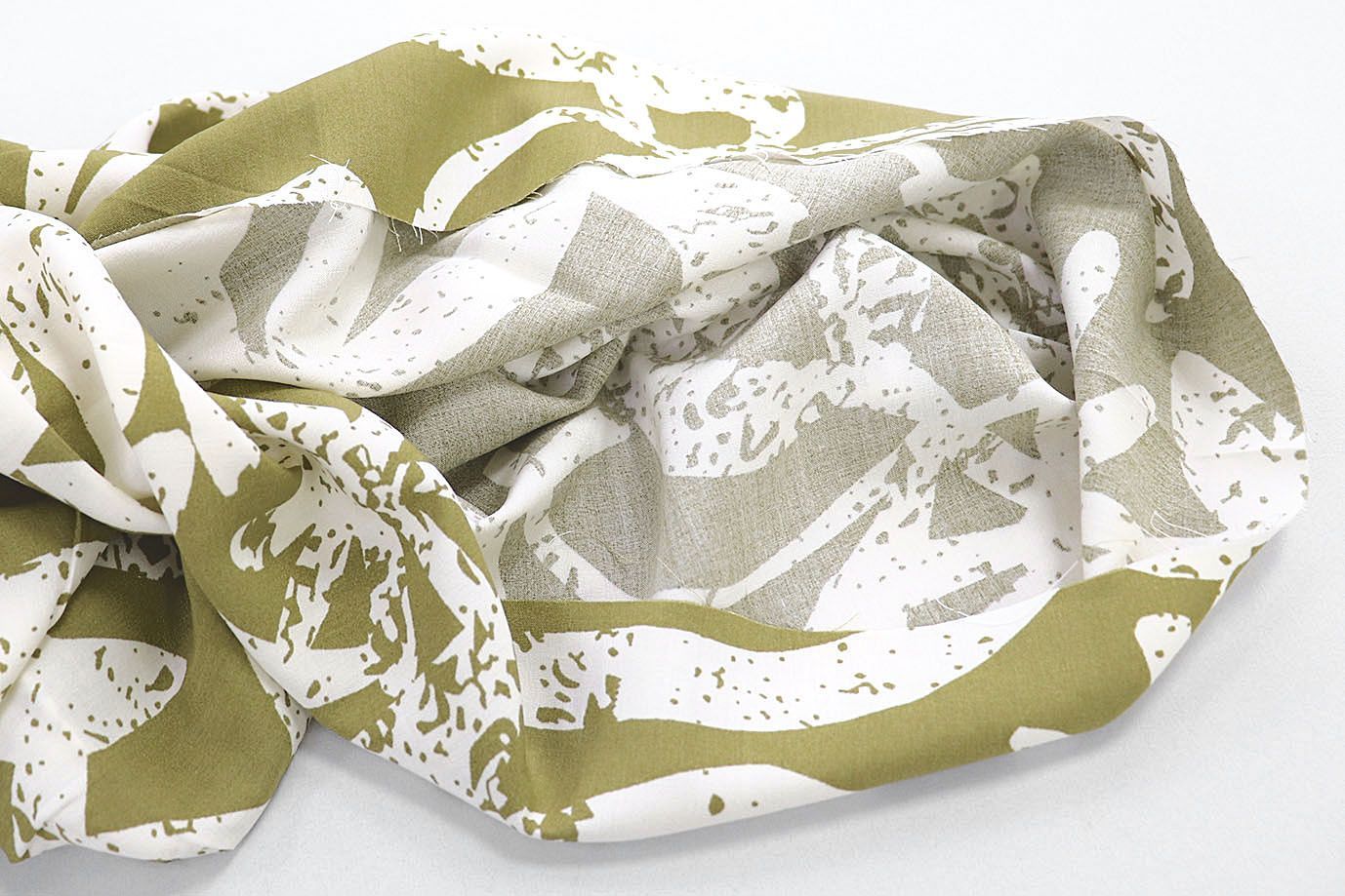 Штапель принт/белый на болотном 3858-PY/D#8/C#1