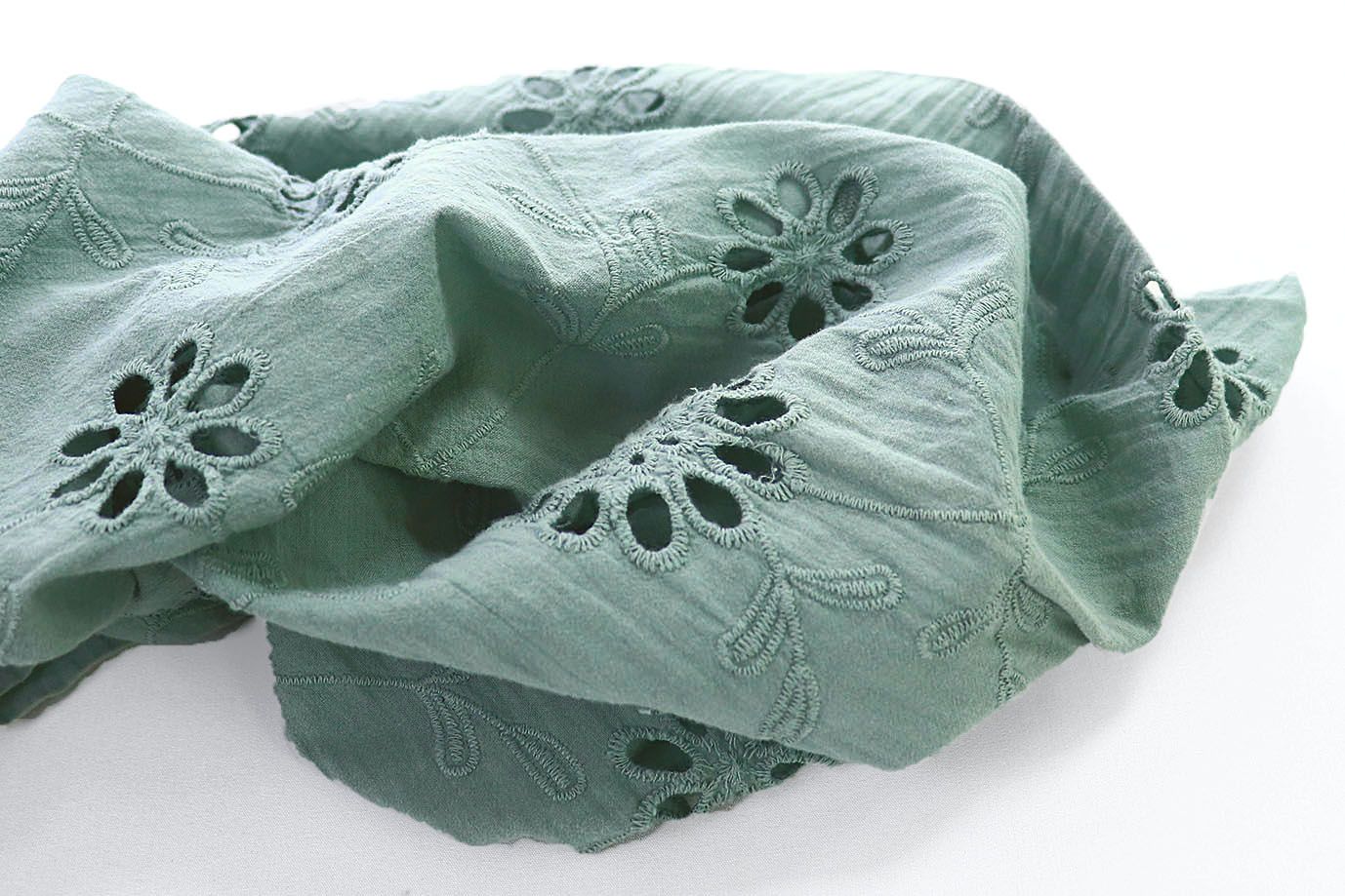 Хлопок "Батист" жатка с вышивкой/серо-зеленый 3202-PY/D#5/C#8 (EU4272)