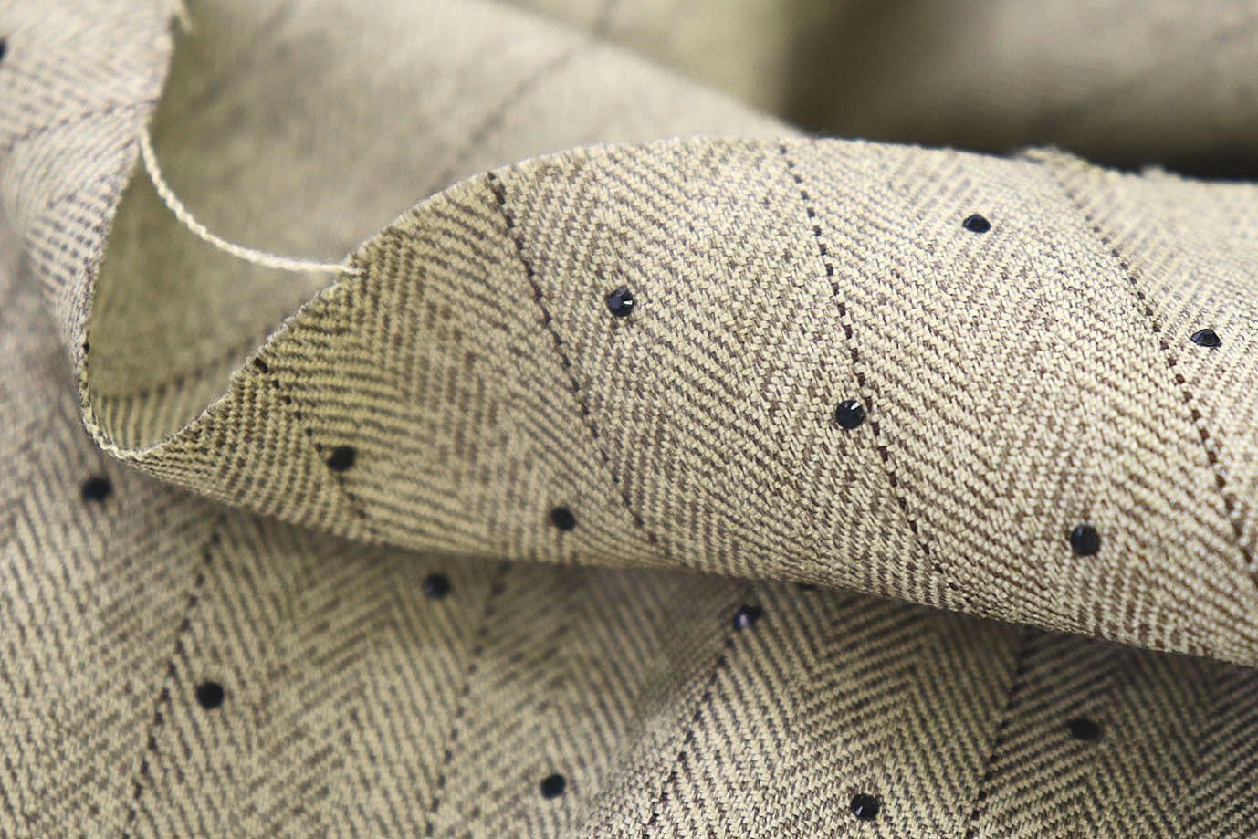 Костюмная ткань со стразами/бежевый VT-11808/C#1