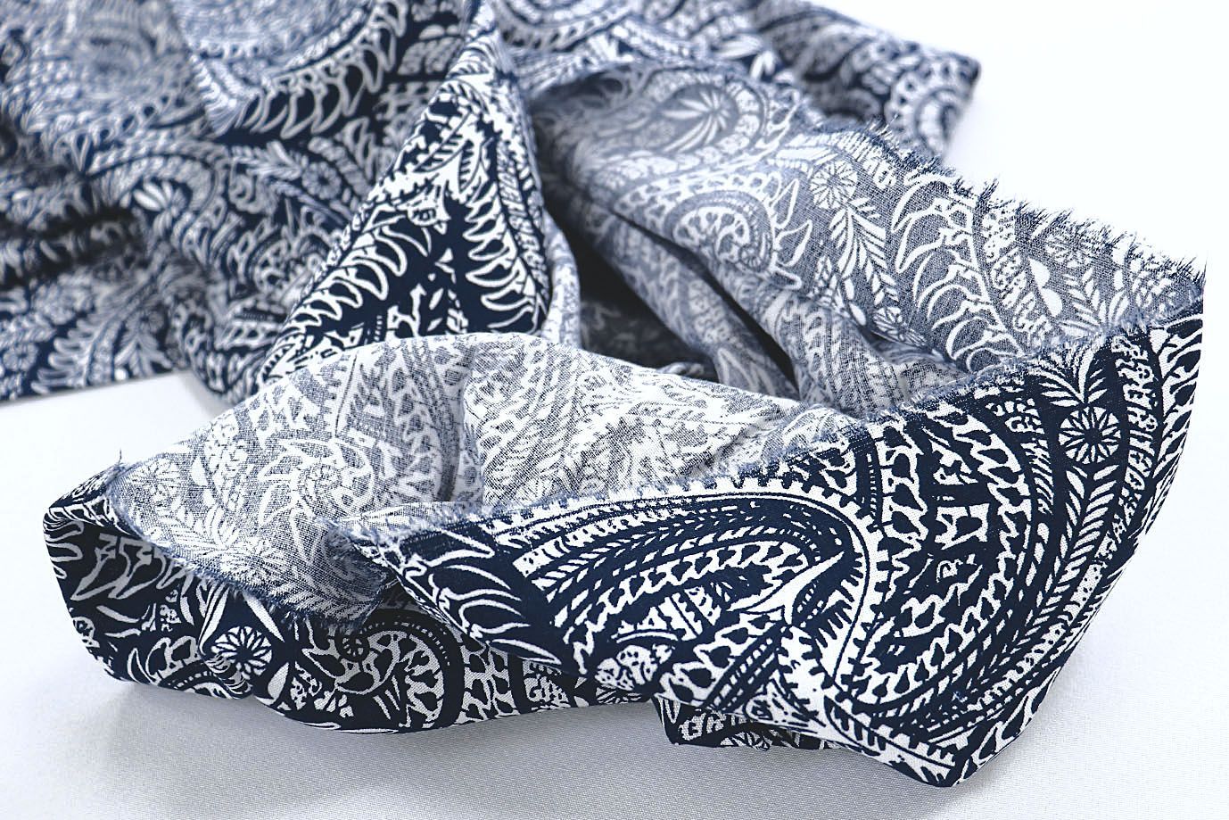 Штапель принт/узор белый на темно-синем 1374-PY/D#26/C#7
