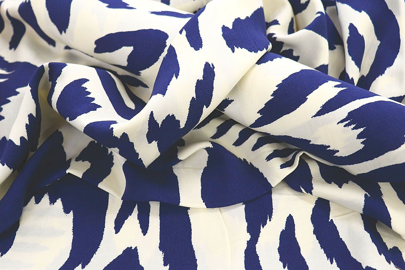 Штапель принт/темно-синий на молочном 3858-PY/D#16/C#4