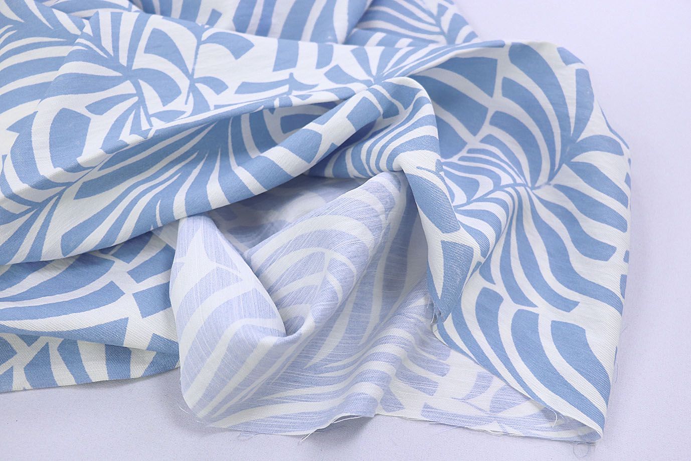 Лен N/R слаб принт/листья светло-синие на белом 3826-PY/D#2/C#3