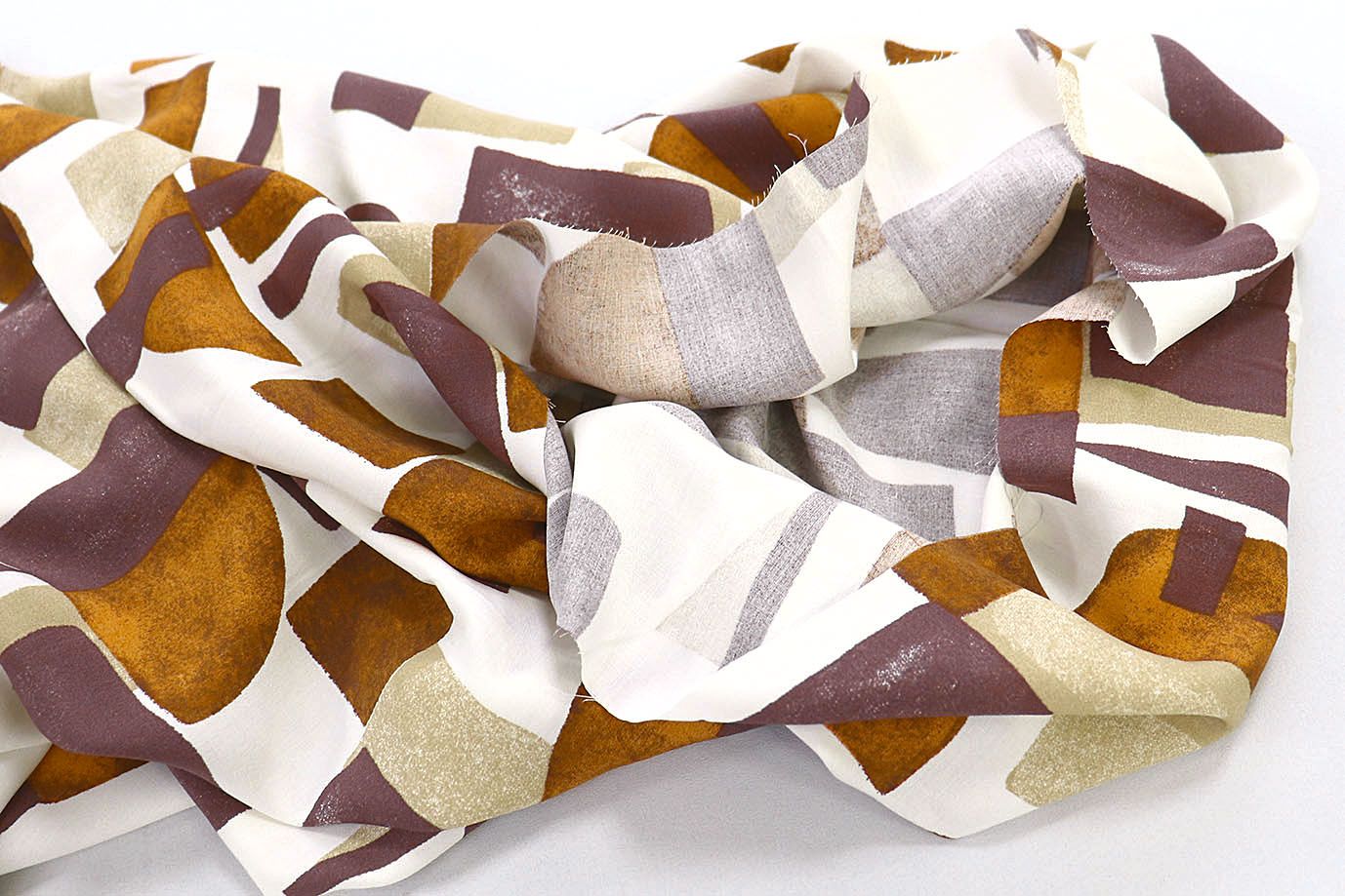 Штапель принт/коричнево-фиолетовый на молочном 3858-PY/D#22/C#1