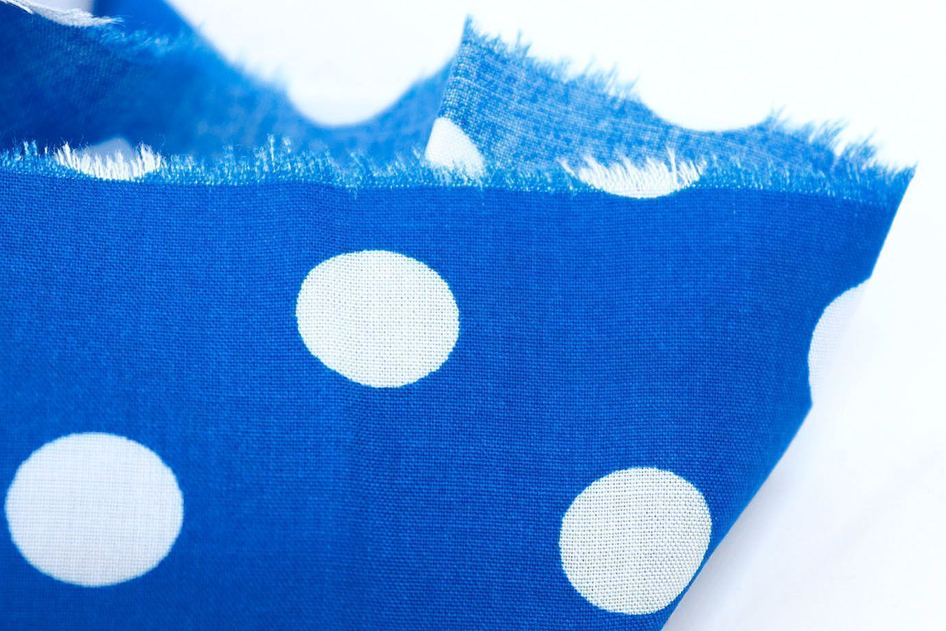 Штапель принт/горох белый на ярко-синем 3660-PY/D#10/C#6