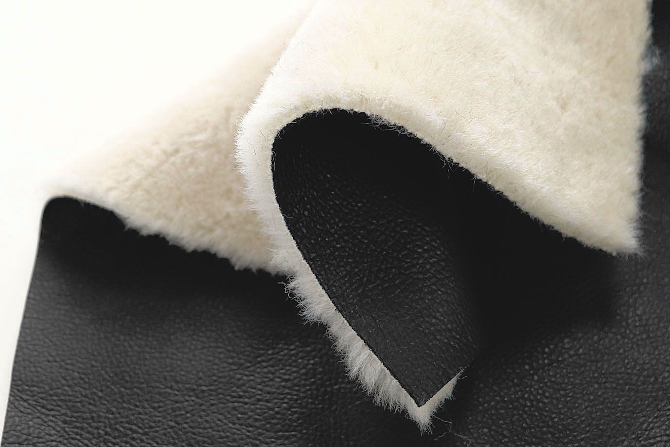 Искусственный мех "Кёрли" на коже/бежевый на черном AP5072410/D#1103-3068/C#21