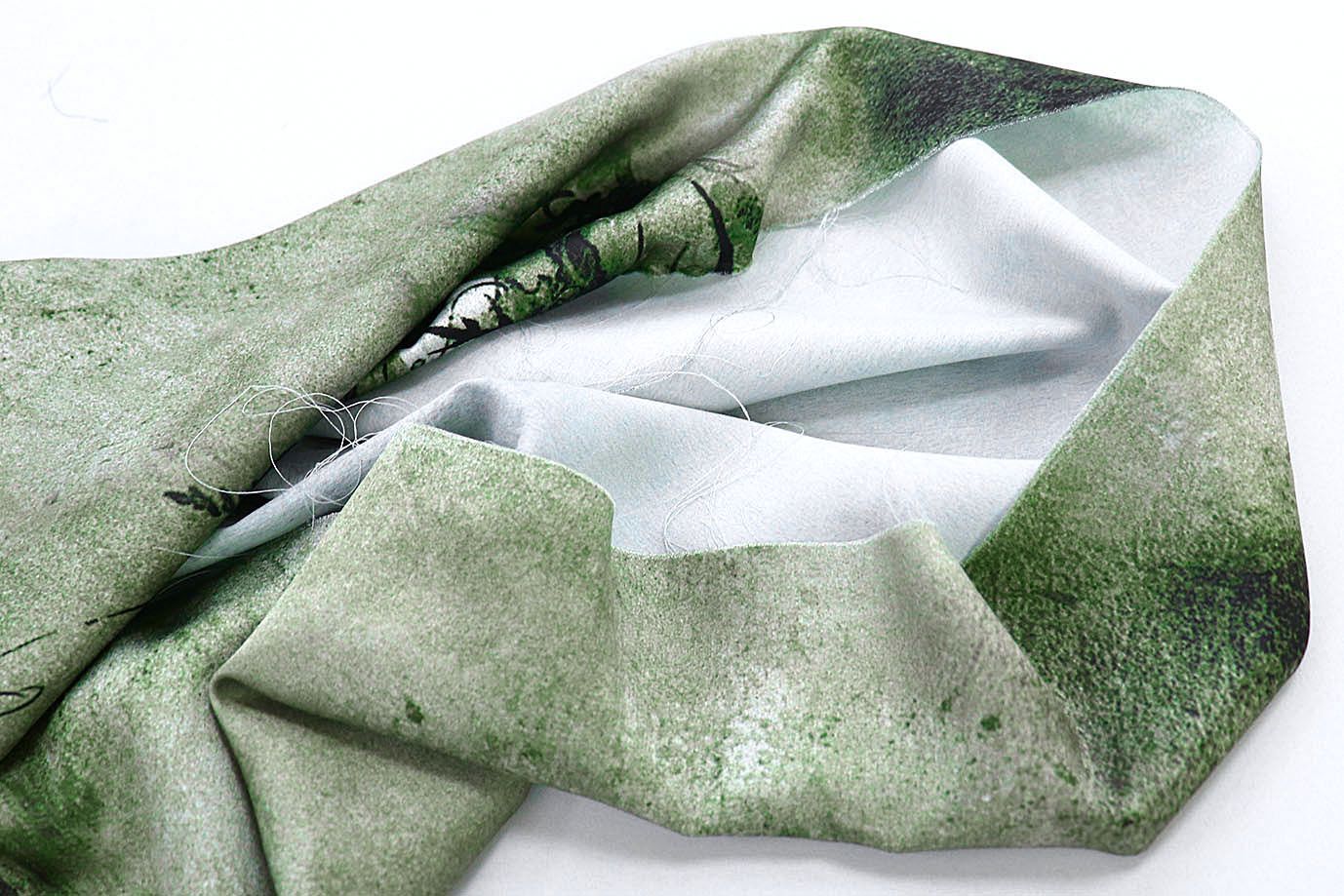 Шелк принт/цветы черно-белые на зеленом 3881-PY/D#4/C#3