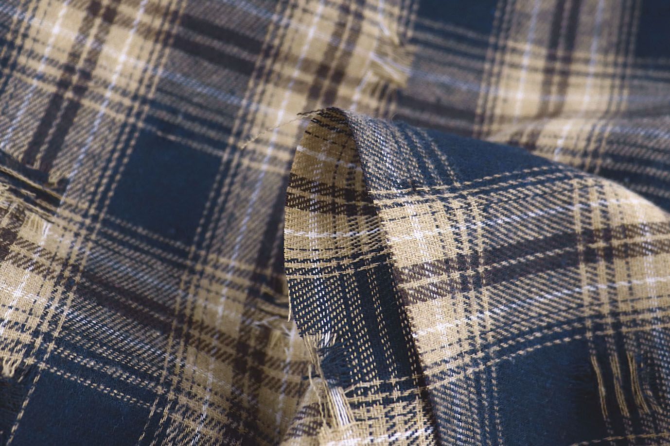 Рубашечная ткань рваная принт/клетка черно-бежевая на синем 1420-PY/C#4