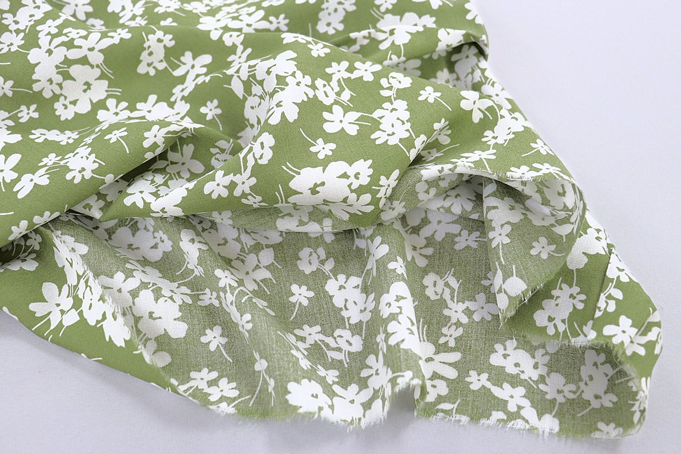 Штапель принт/цветы белые на зеленом 1382-PY/D#4/C#4