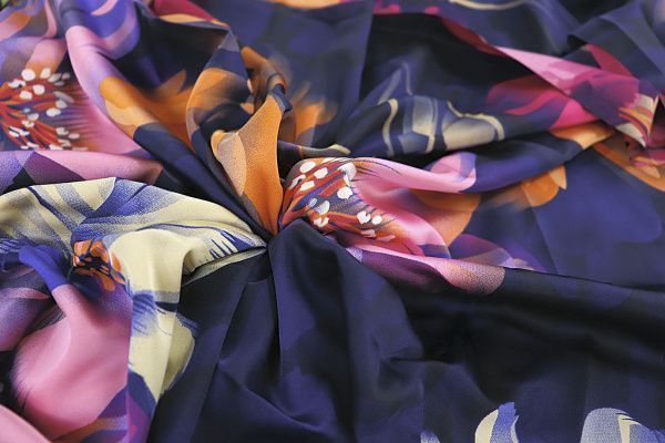 Шелк "Армани" принт/цветы розовые на темно-синем 3590-PY/D#7/C#2