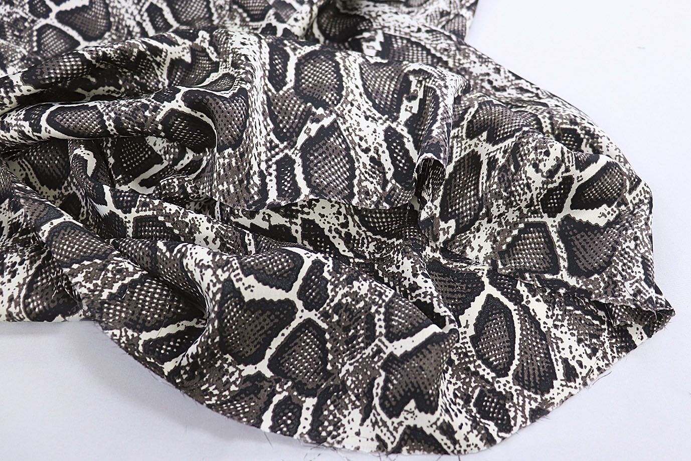 Шелк "Армани" принт/змея серо-белая 3844-PY/C#3