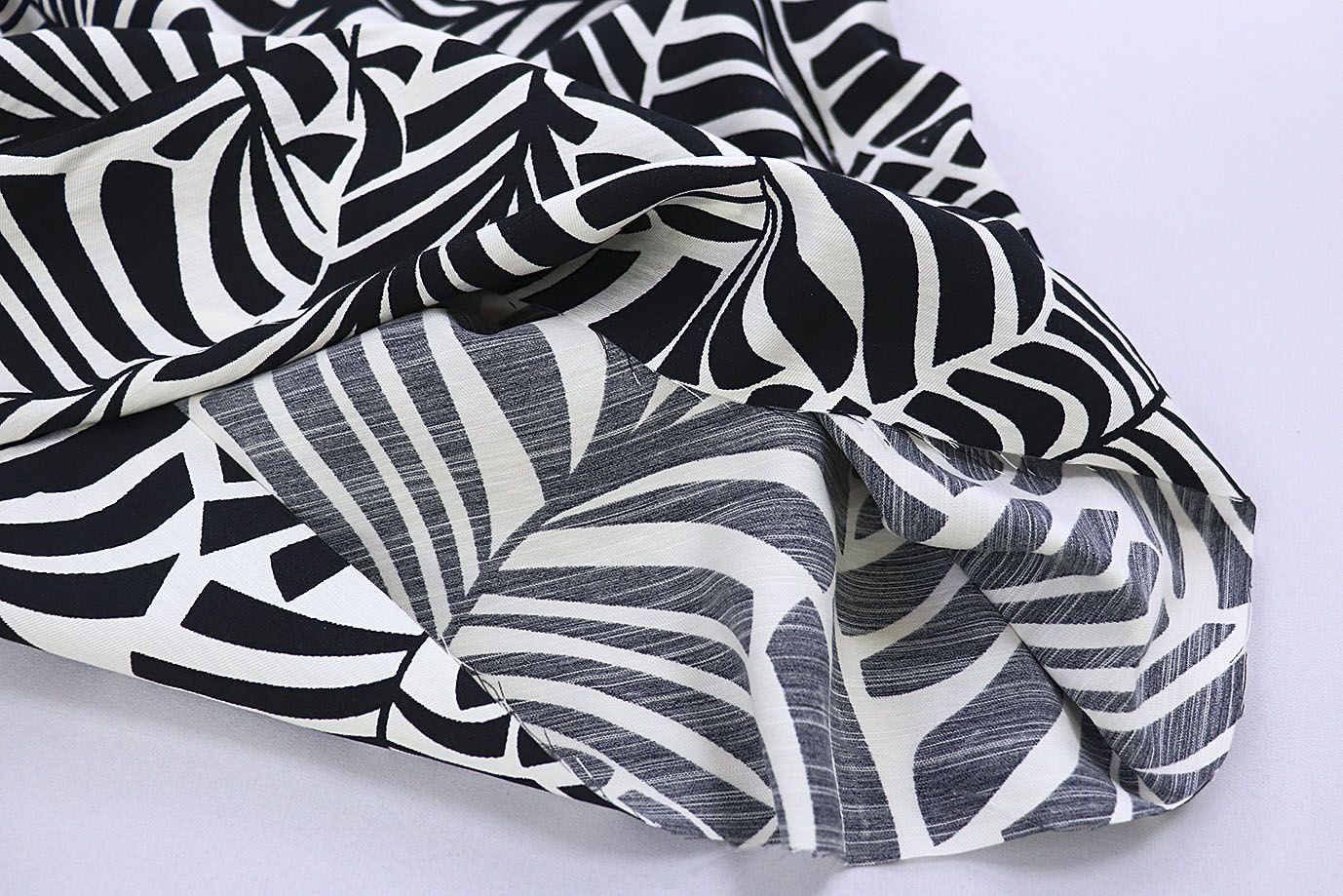 Лен N/R слаб принт/листья черные на белом 3826-PY/D#2/C#1