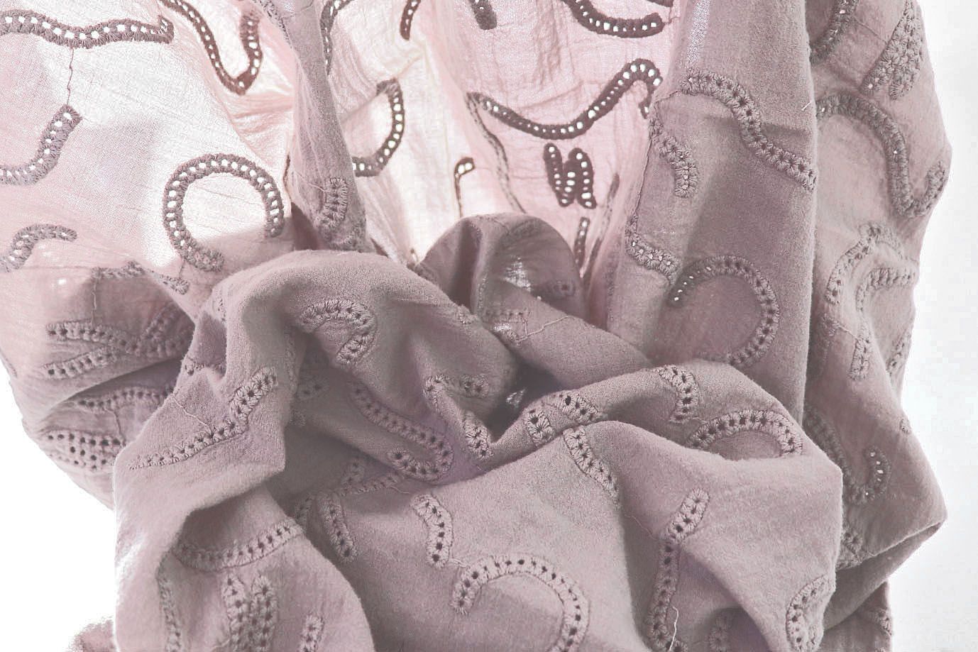 Хлопок "Батист" жатка с вышивкой/серо-лиловый 3202-PY/D#4/C#4 (EU4272)