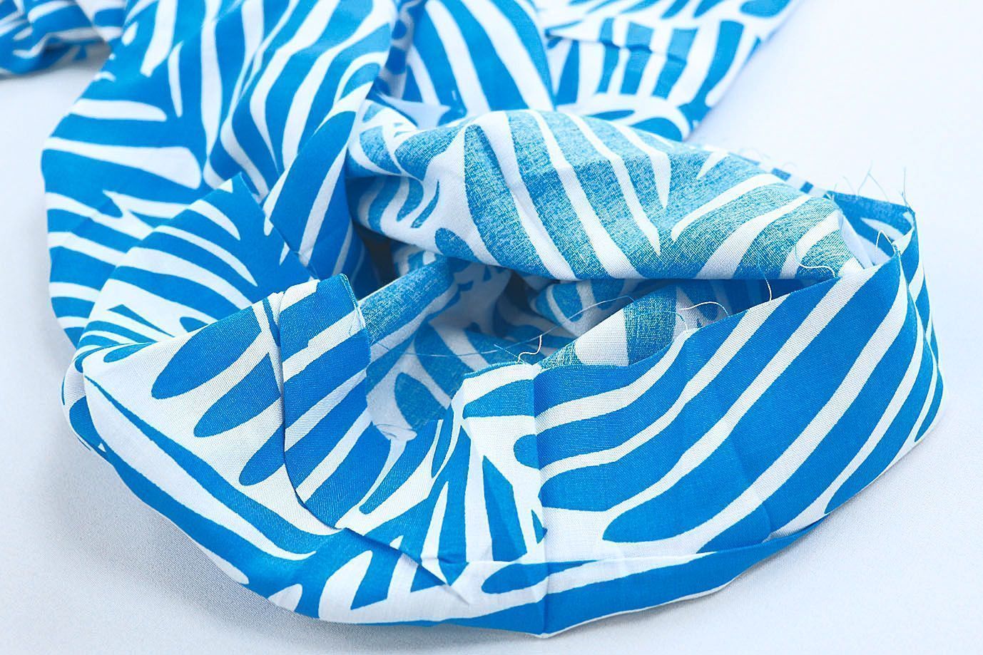 Штапель принт/листья синие на белом 1374-PY/D#20/C#9