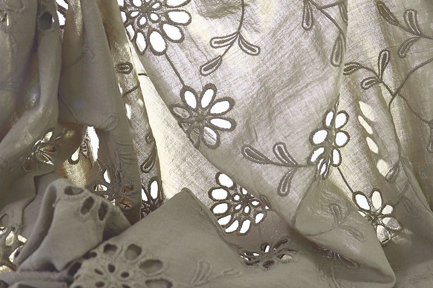 Хлопок "Батист" жатка с вышивкой/серо-бежевый 3202-PY/D#5/C#9 (EU4272)