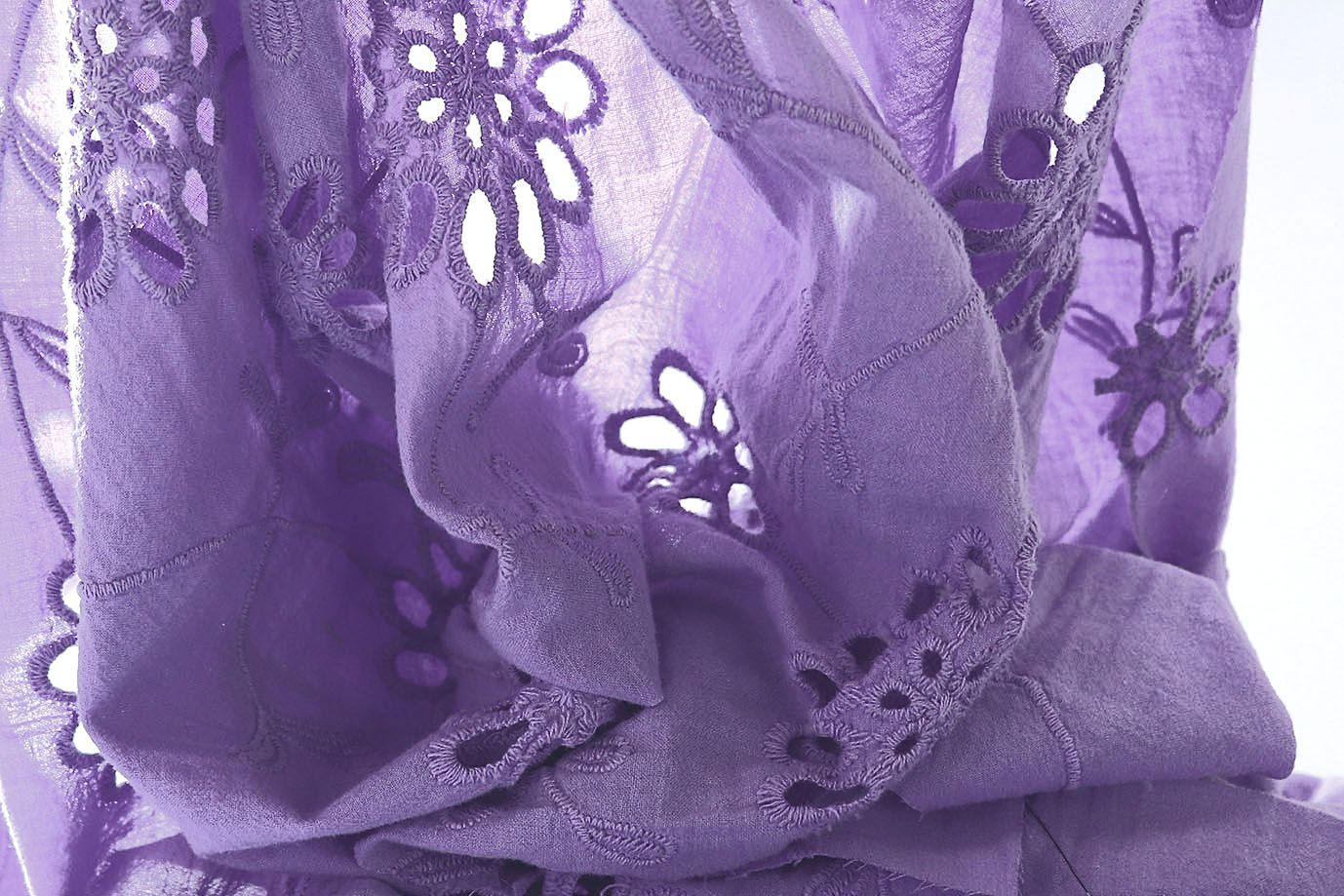 Хлопок "Батист" жатка с вышивкой/фиолетовый 3202-PY/D#5/C#3 (EU4272)