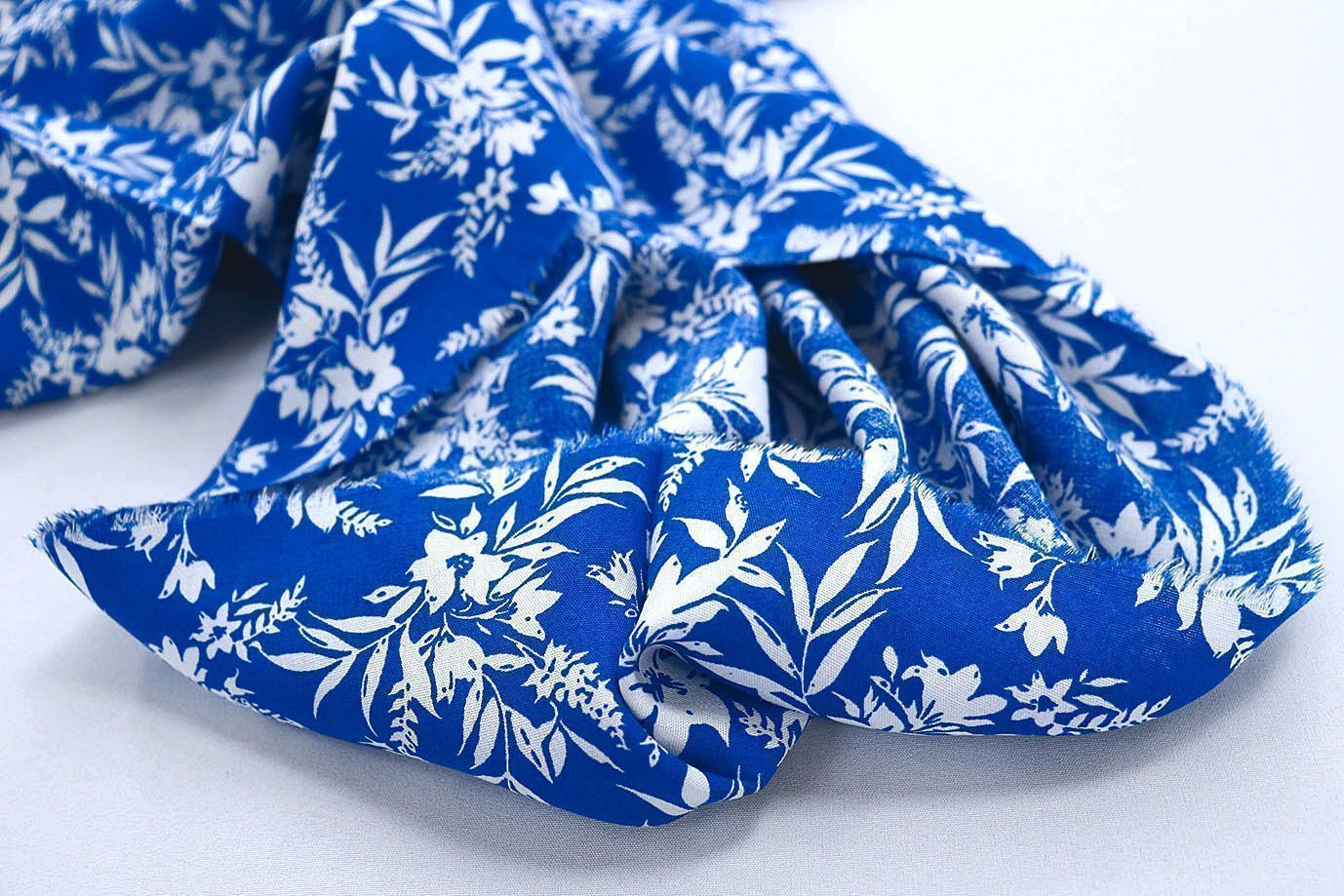 Штапель принт/цветы белые на синем 1374-PY/D#10/C#2