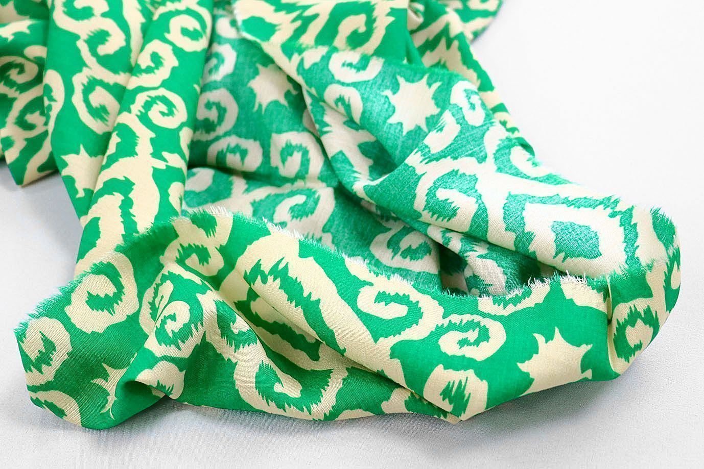 Штапель принт/узор молочный на зеленом 1374-PY/D#31/C#1