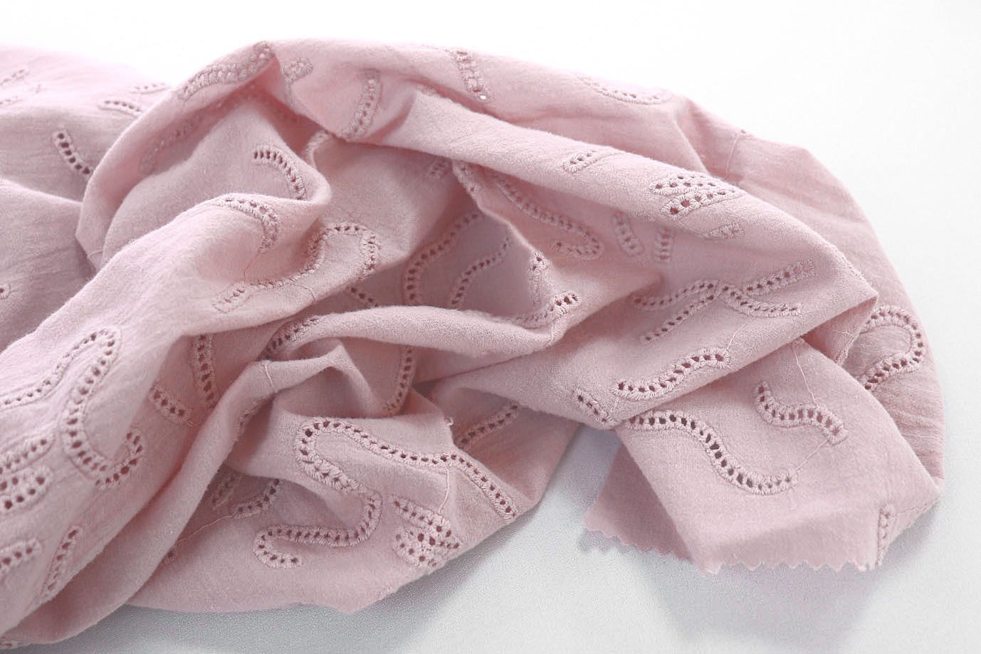 Хлопок "Батист" жатка с вышивкой/лиловый 3202-PY/D#4/C#2 (EU4272)