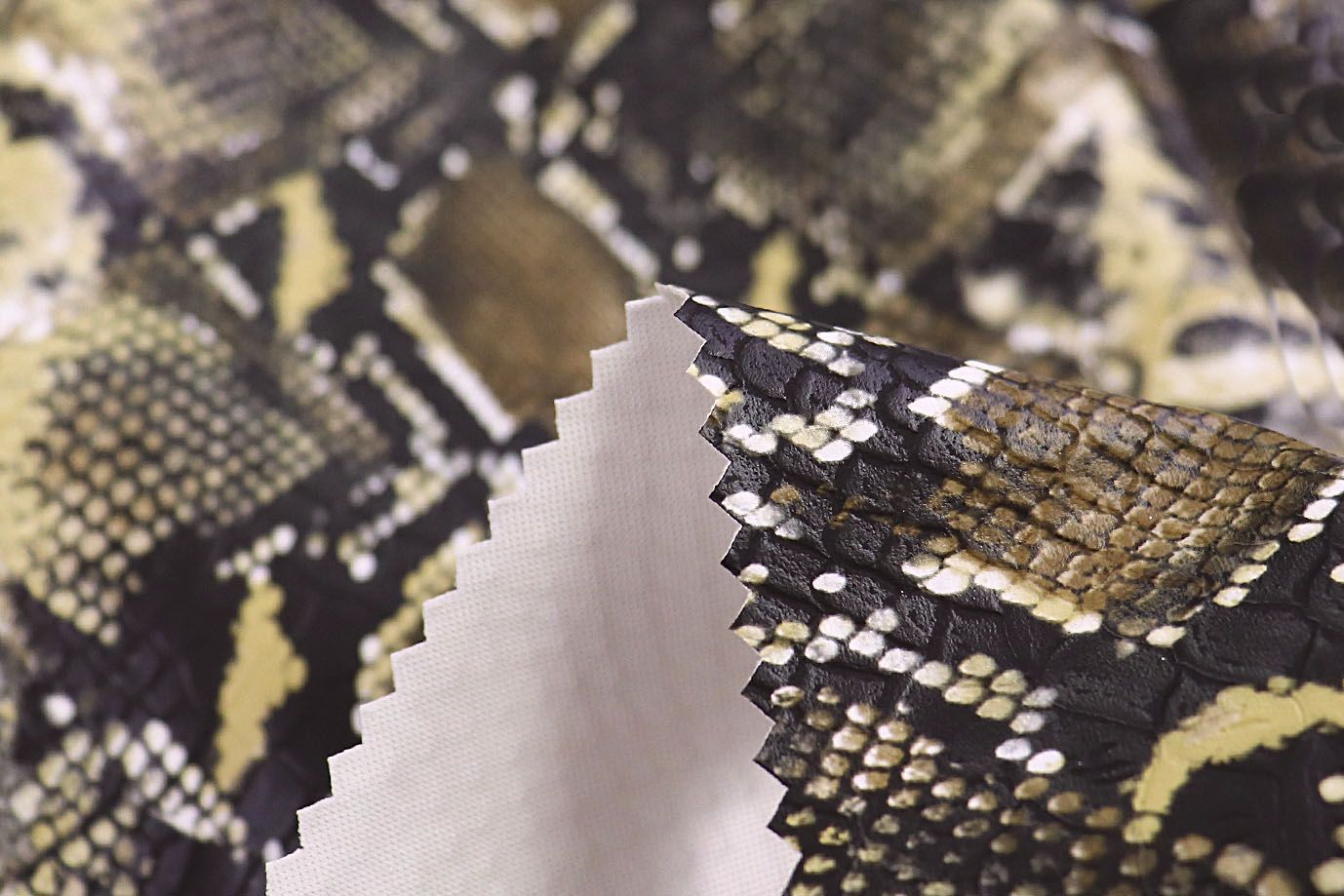 Кожа "Креш" принт/змея черно-желтая 3686-PY/C#5