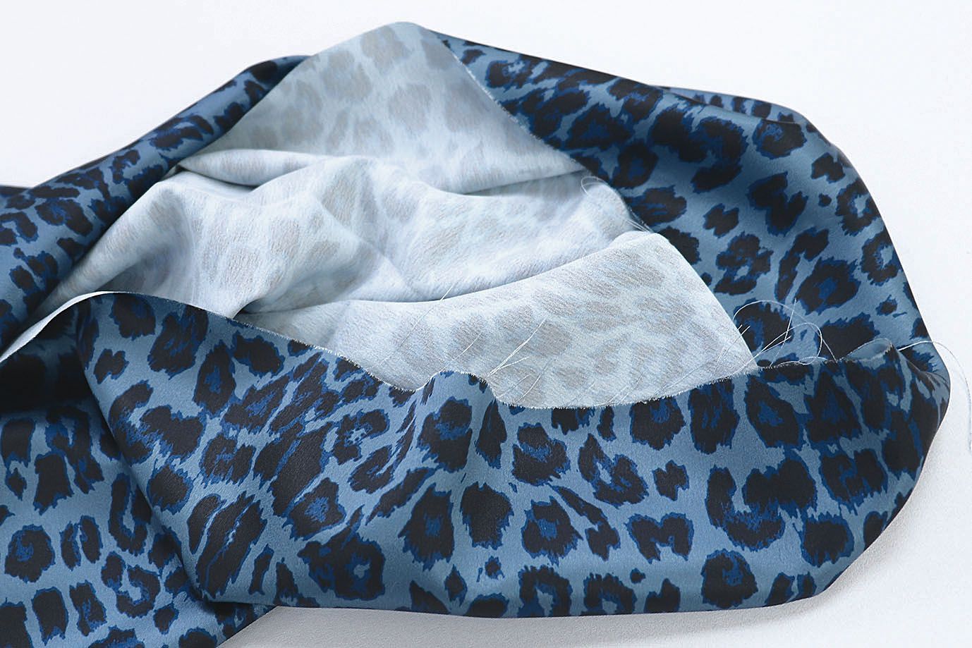 Шелк принт/леопард черно-темно-синий на светло-синем 3881-PY/D#2/C#3