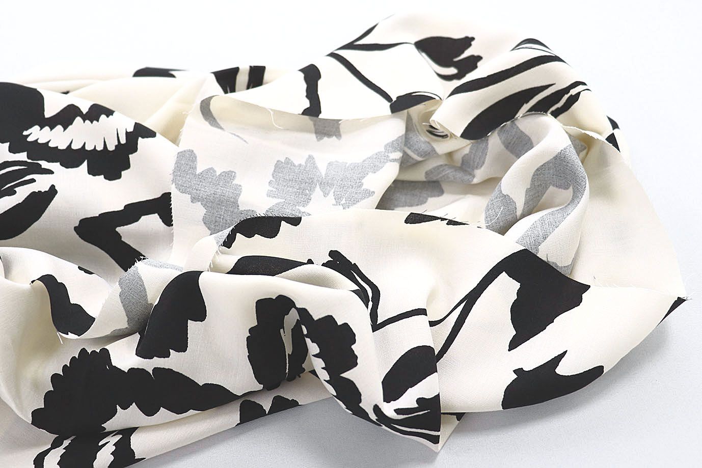 Штапель принт/черный на молочном 3858-PY/D#10/C#1