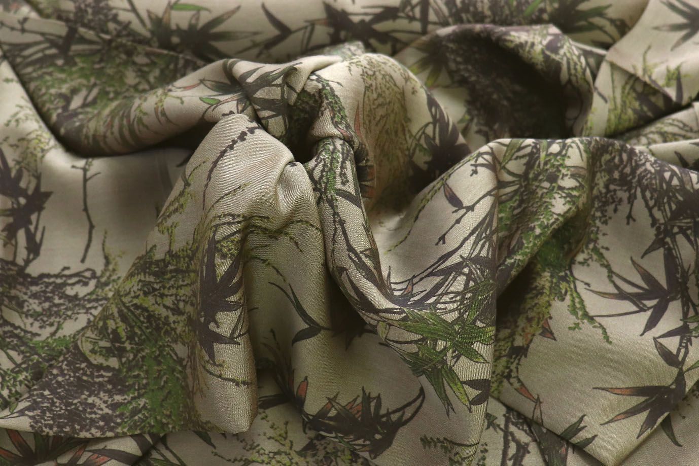 Сатин "Морокко" принт/листья зеленые на бежевом 3888-PY/D#7/C#4