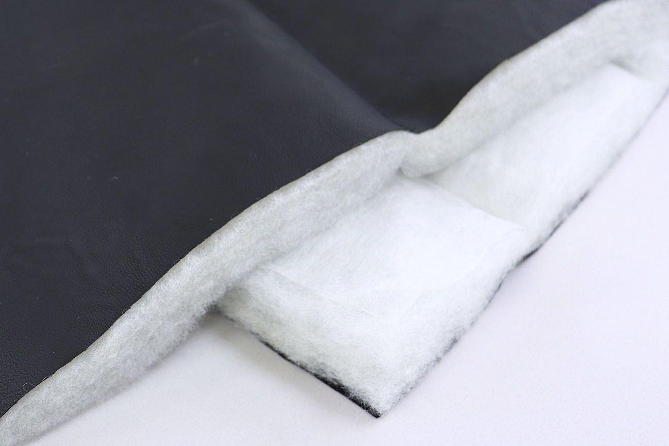 Ткань простеганная "Полоска"/черный 3748/1+CC300