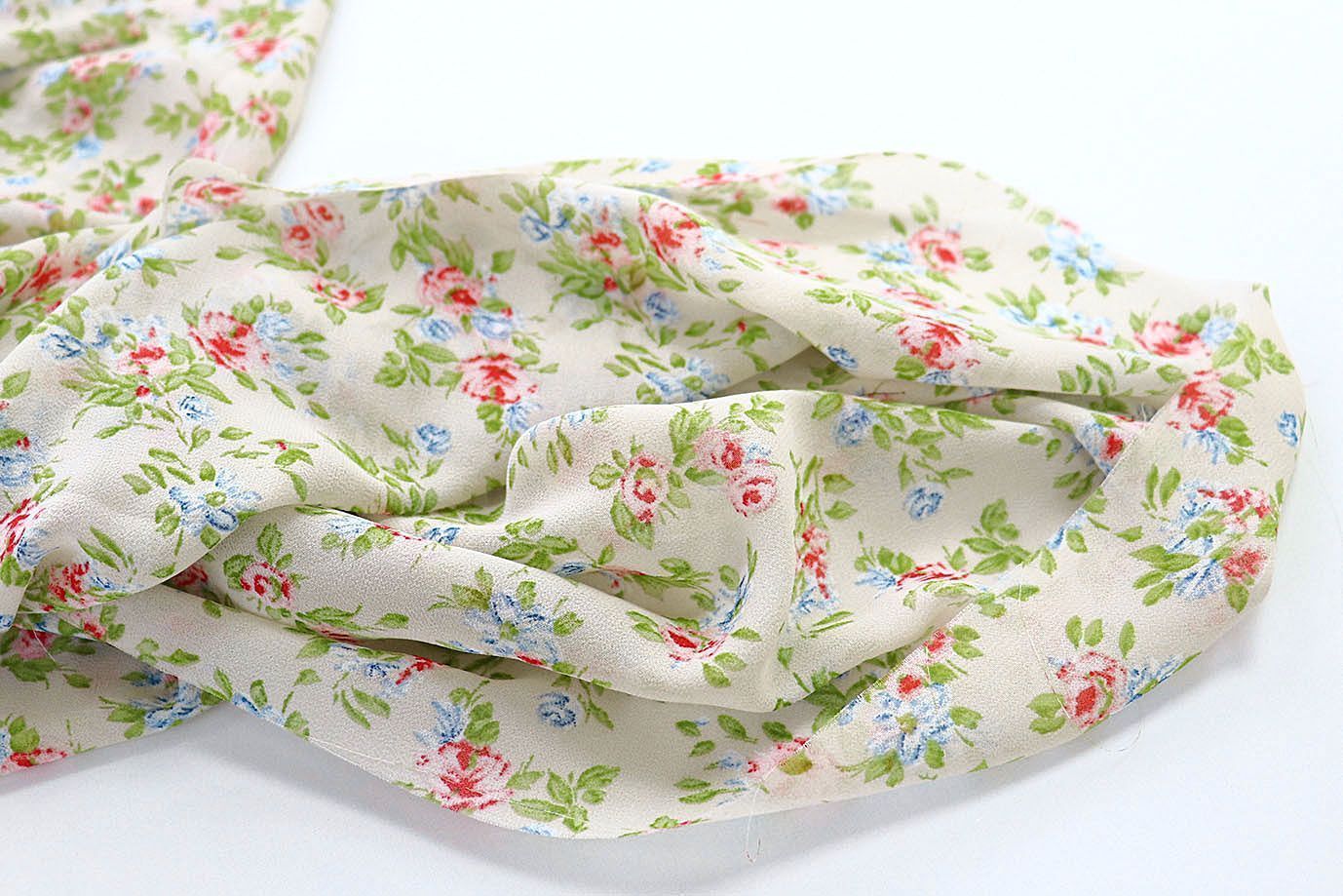 Шифон креп принт/цветы красно-голубые на молочном 3618-PY/D#2/C#2