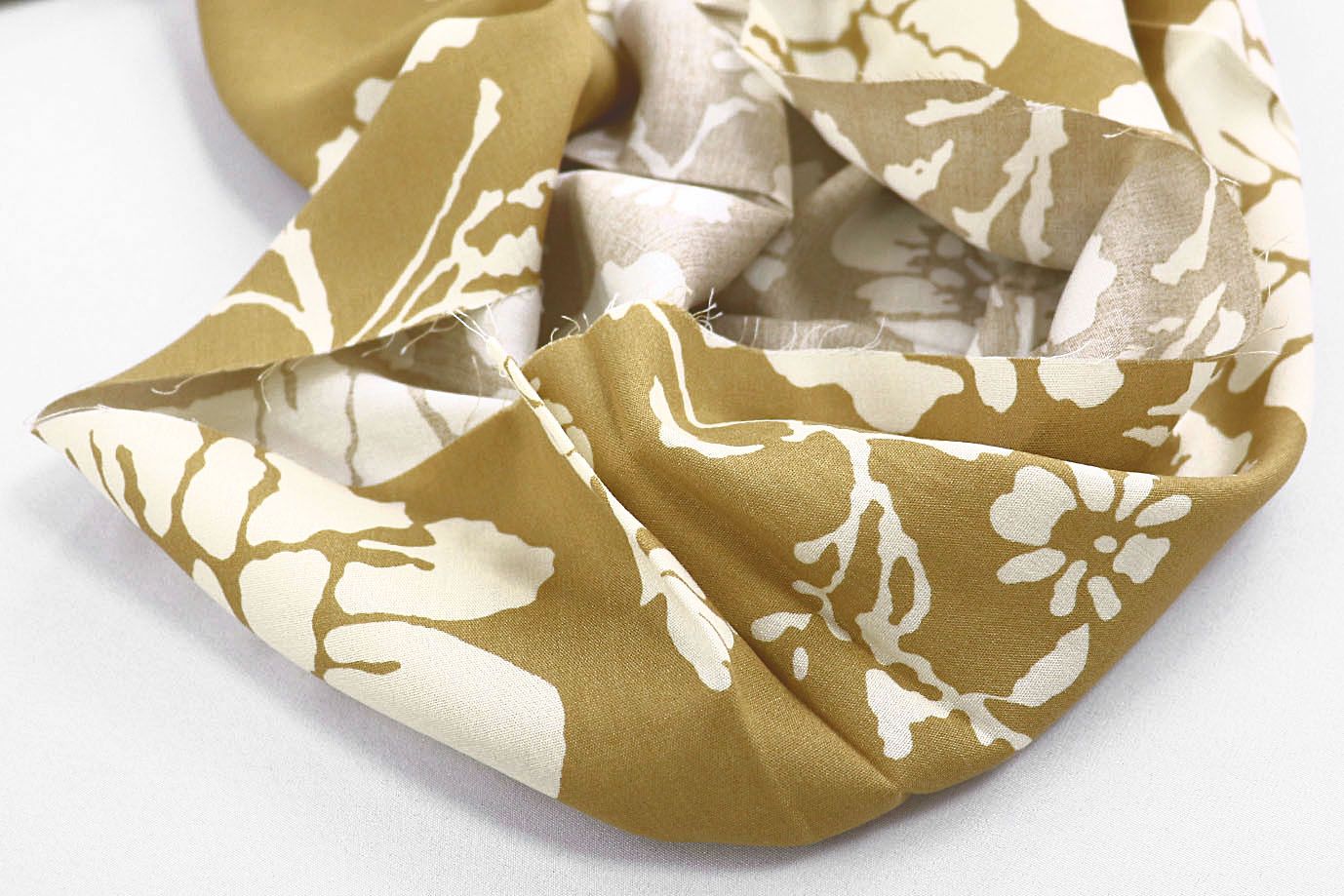 Штапель принт/цветы молочные на горчичном 1374-PY/D#43/C#3