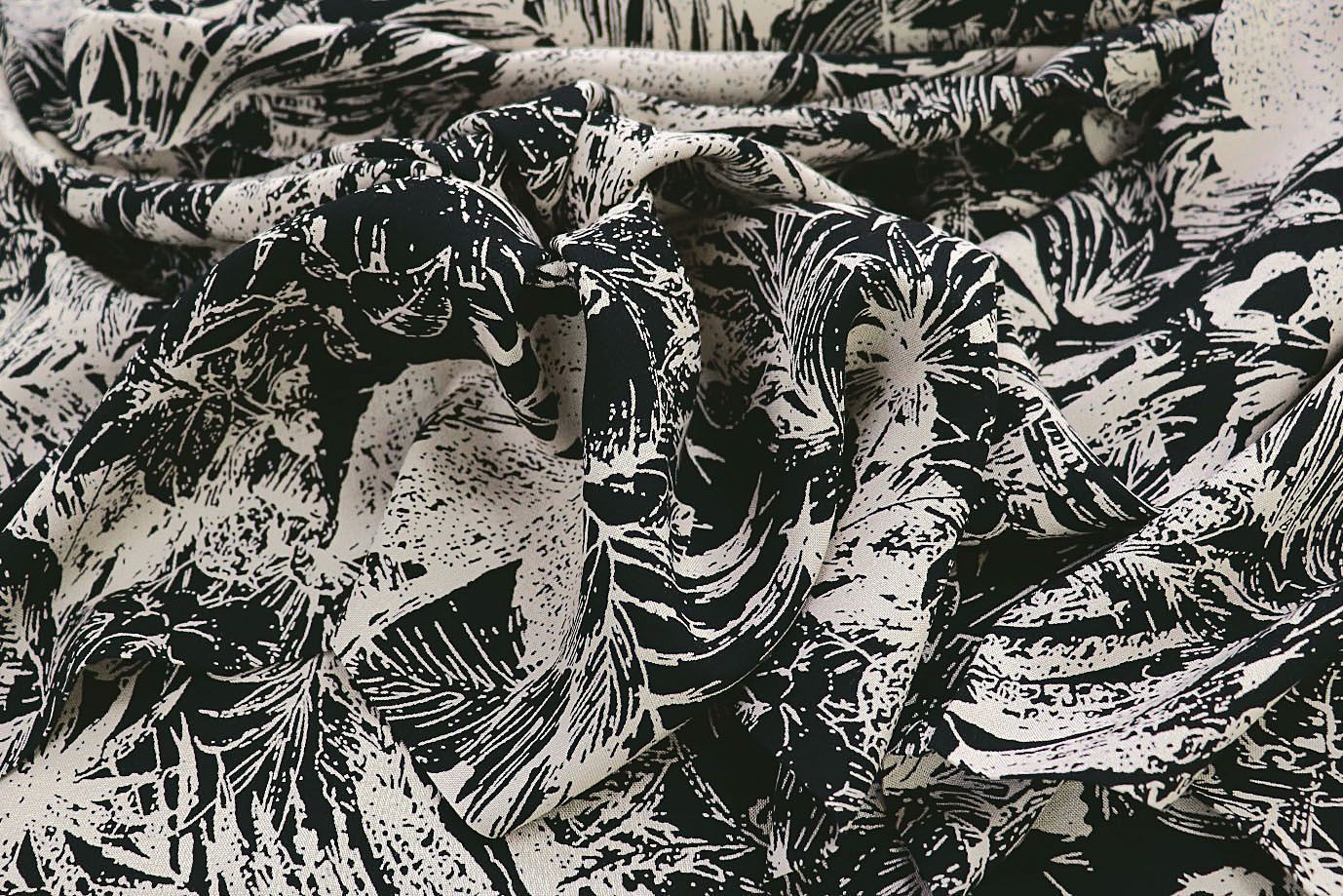 Штапель принт/листья черные на бежевом 3861-PY/D#19/C#3