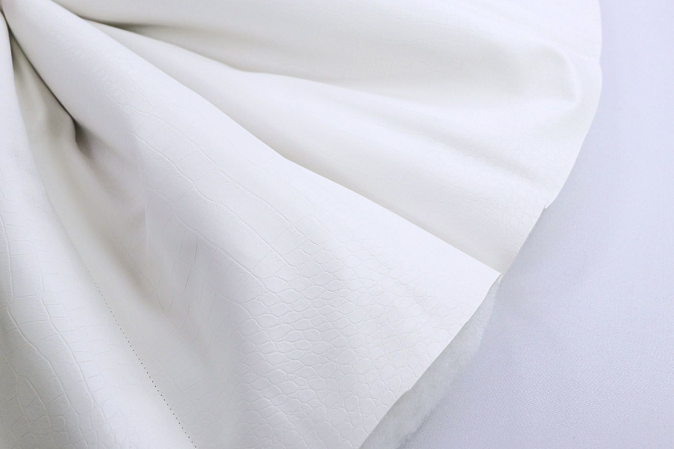 Ткань простеганная "Полоска"/белый 11607/1+CC300