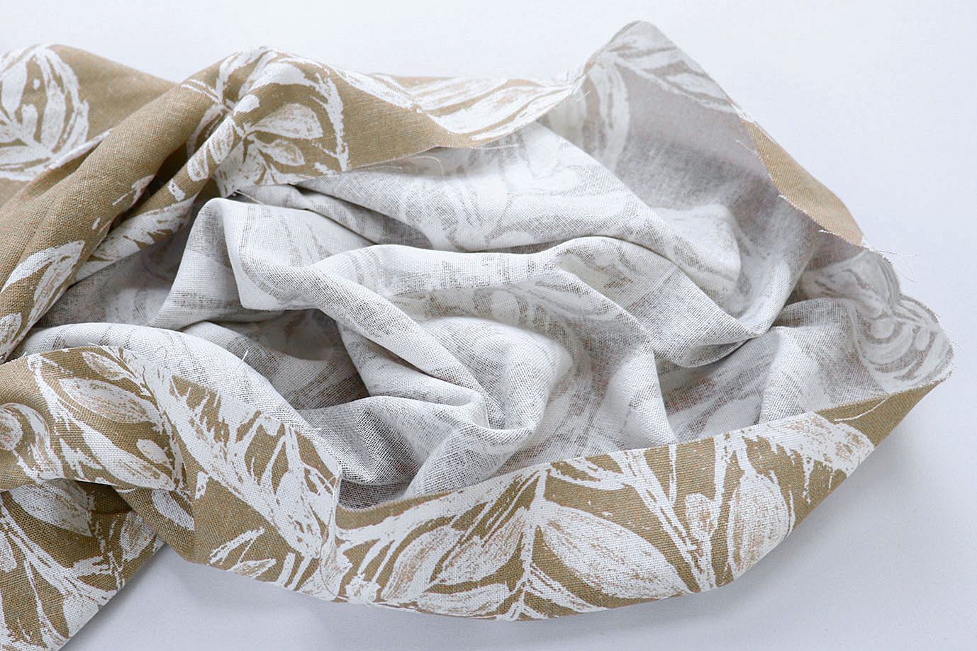 Лен принт/листья белые на светло-коричневом 4076-PY/D#1/C#3