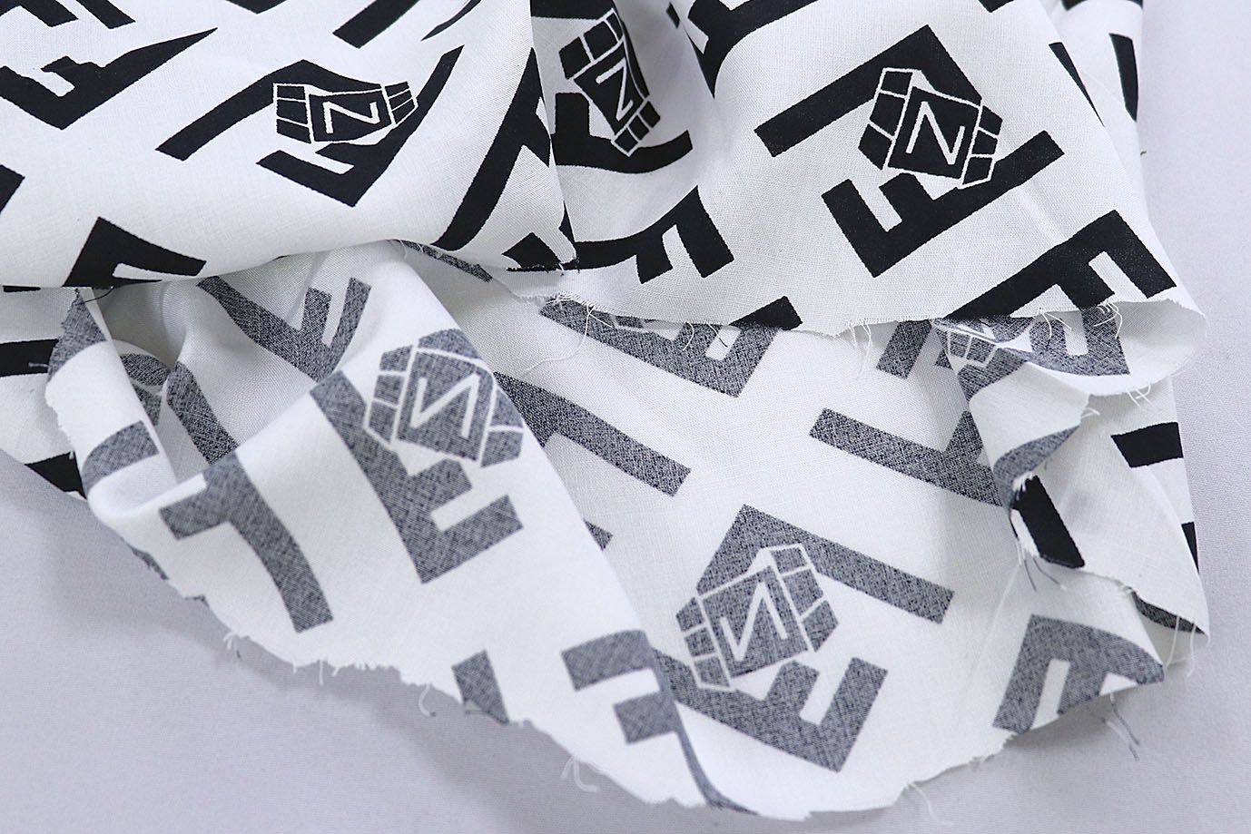 Штапель принт/буквы черные на белом 3860-PY/D#46/C#2