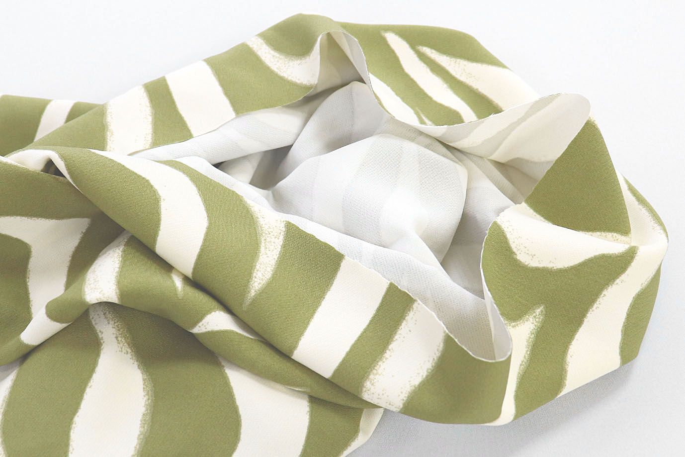 Костюмная ткань "Барби" стрейч принт/болотно-белый 3827-PY/D#3/C#1