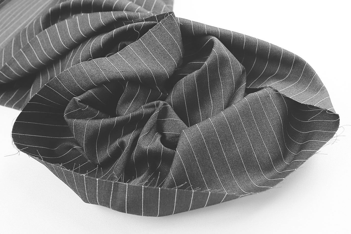 Костюмная ткань "Полоска" стрейч принт/темно-серо-белый 3961-PY/C#1