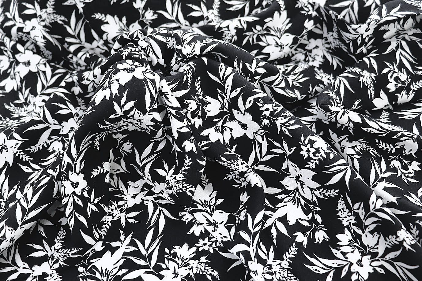 Штапель принт/цветы белые на черном 1374-PY/D#10/C#1