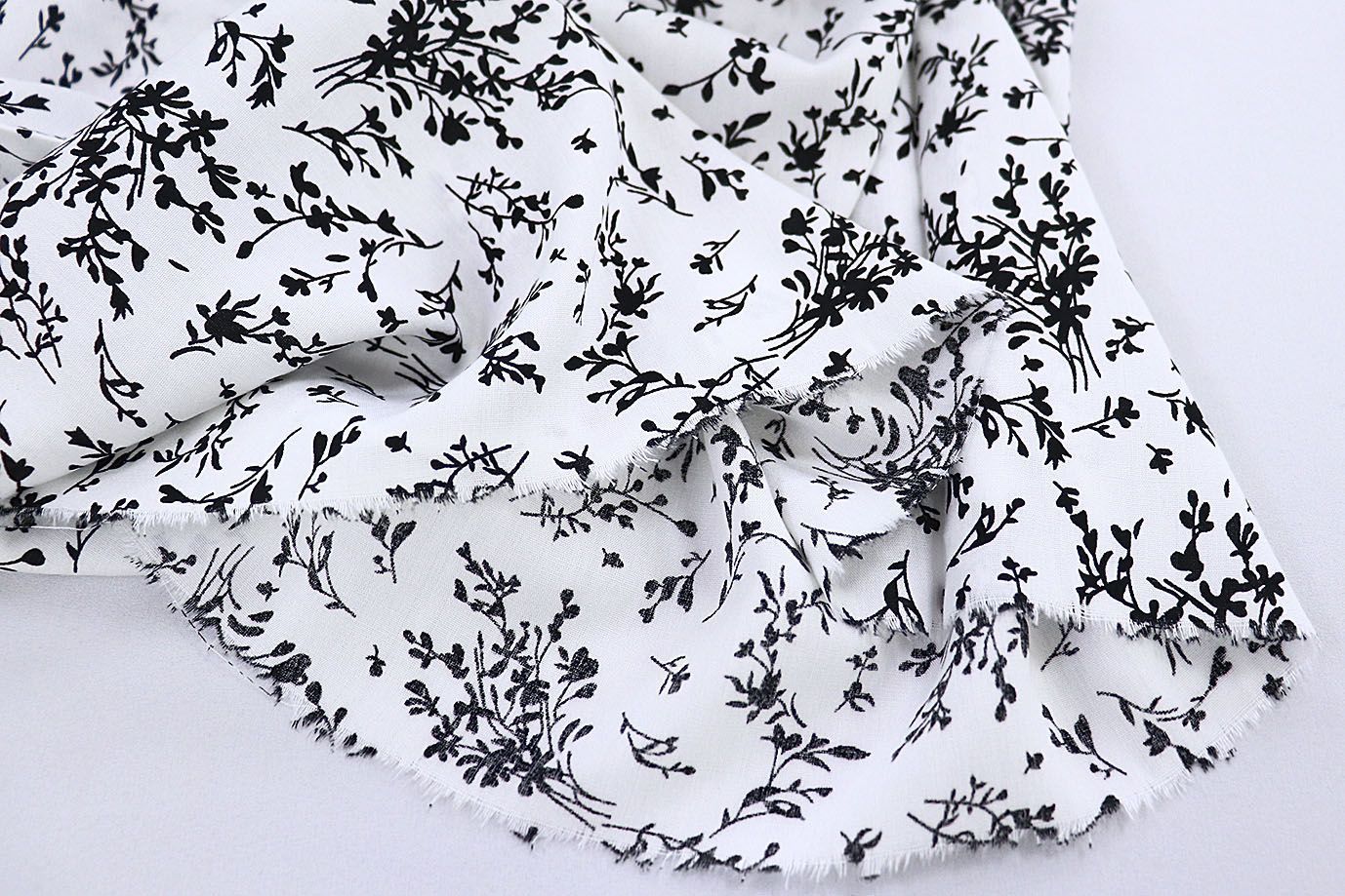 Штапель принт/цветы черные на белом 1382-PY/D#10/C#6