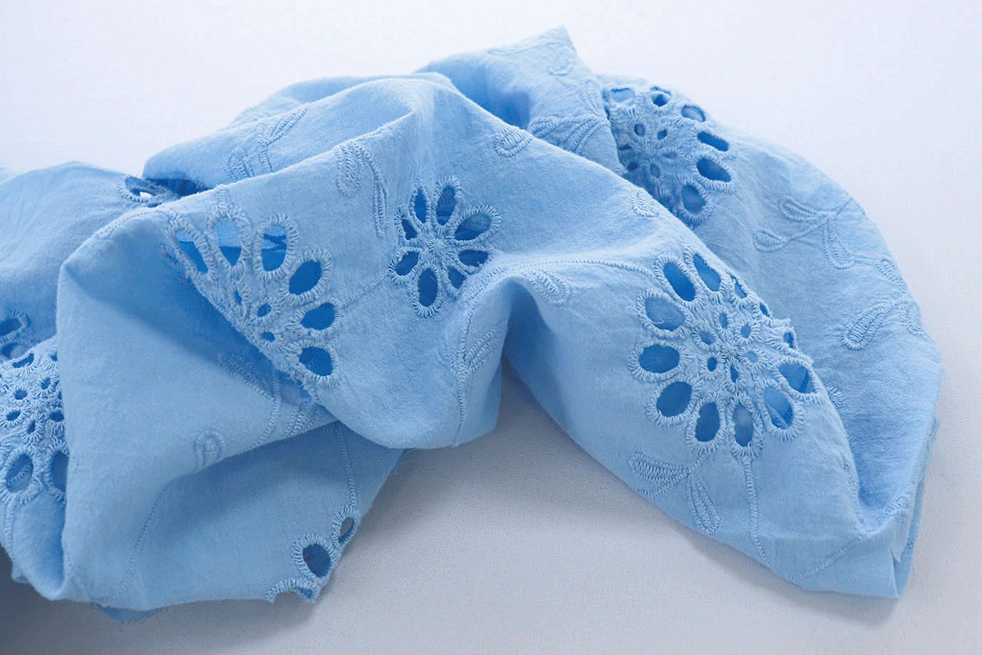 Хлопок "Батист" жатка с вышивкой/голубой 3202-PY/D#5/C#2 (EU4272)