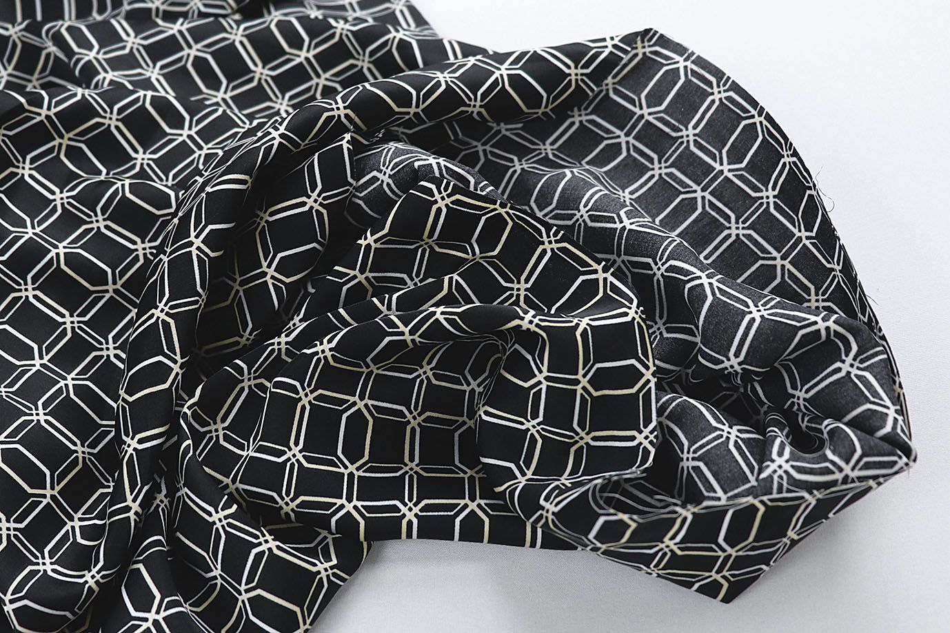 Сатин "Армани" принт/бело-желтый на черном 4042-PY/D#1/C#1