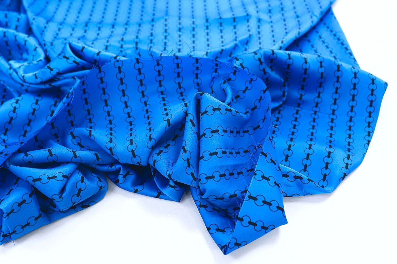 Сатин "Армани" принт/цепи черные на синем 3588-PY/D#14/C#6