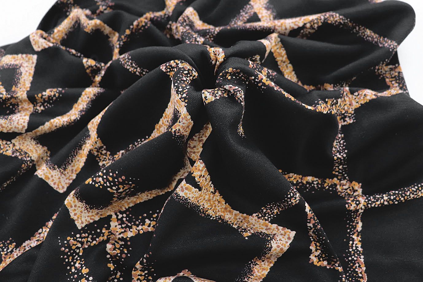 Трикотаж "Модал" Милано принт/квадраты бежевые на черном VT-11690/D#2/C#1