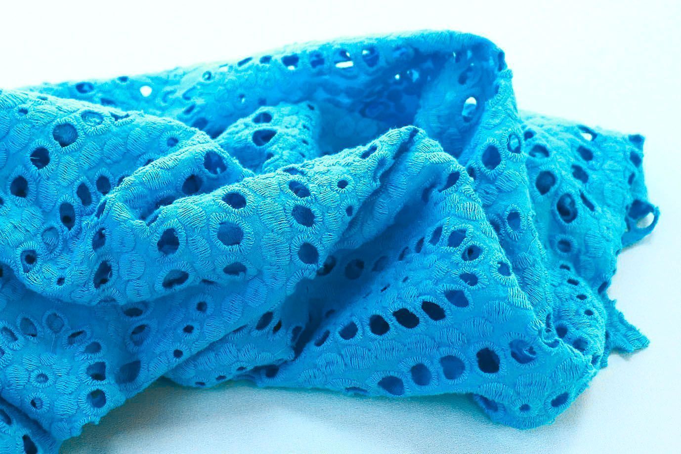 Хлопок "Батист" жатка с вышивкой/ярко-голубой 3202-PY/D#3/C#5 (EU4272)