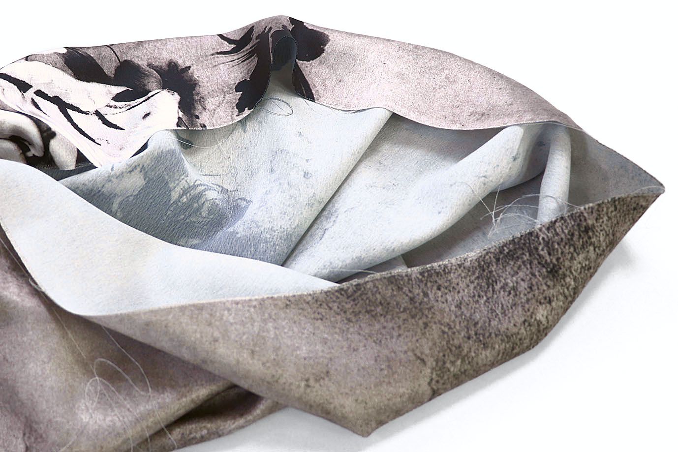 Шелк принт/цветы черно-белые на коричневом 3881-PY/D#4/C#4