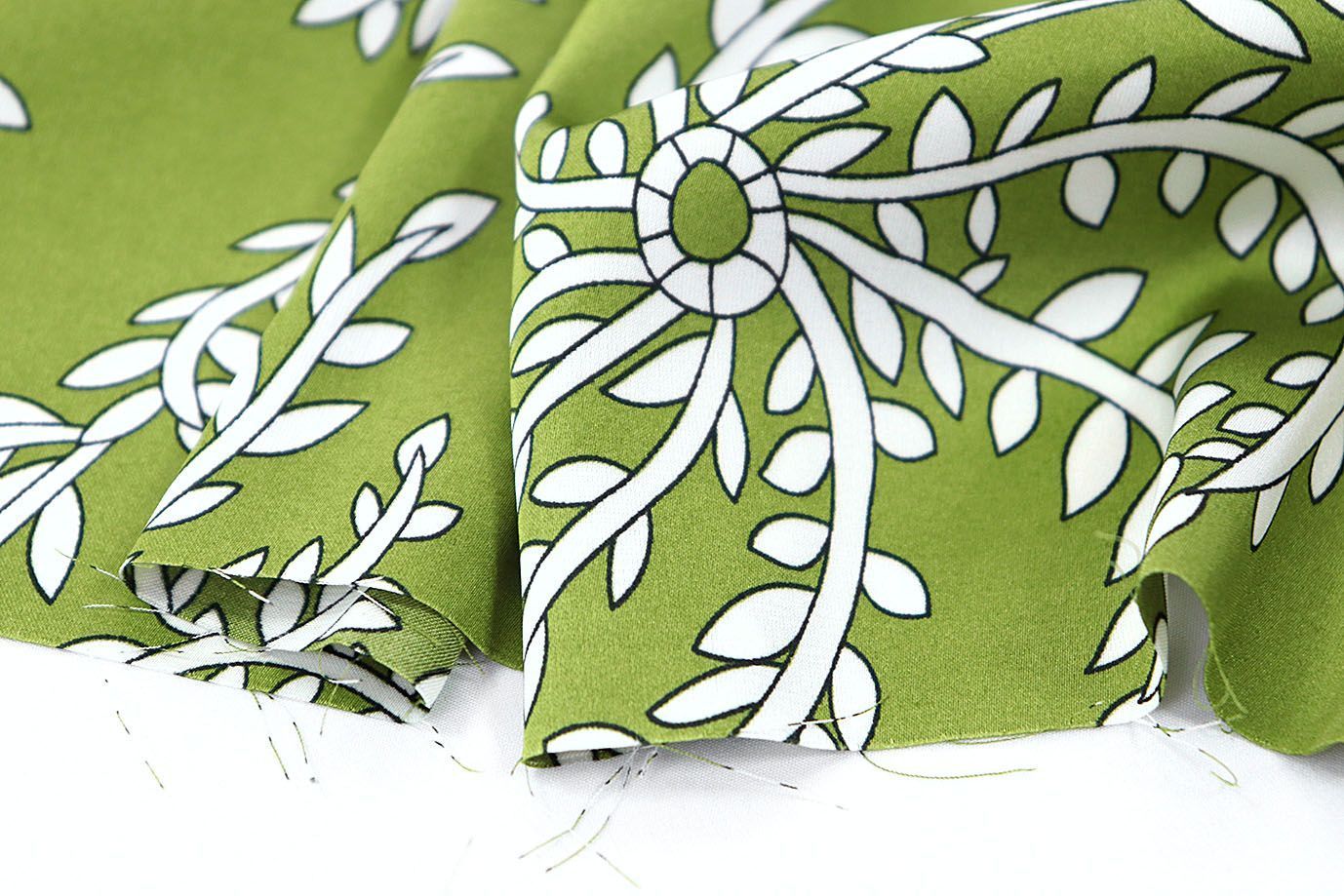 Шелк "Армани" принт/ветки белые на зеленом 3475-PY/D#8/C#3 (11271)