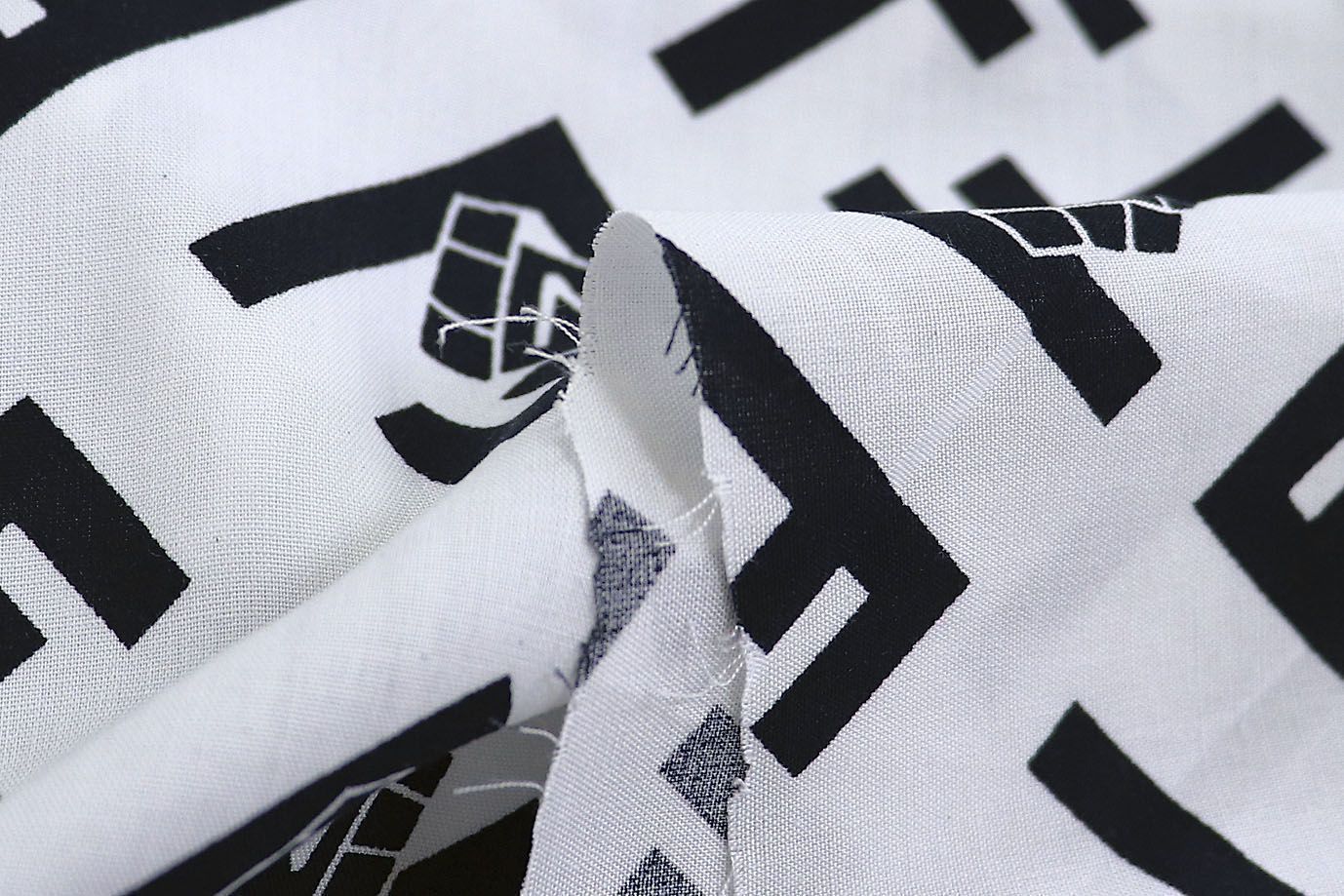 Штапель принт/буквы черные на белом 3860-PY/D#46/C#2