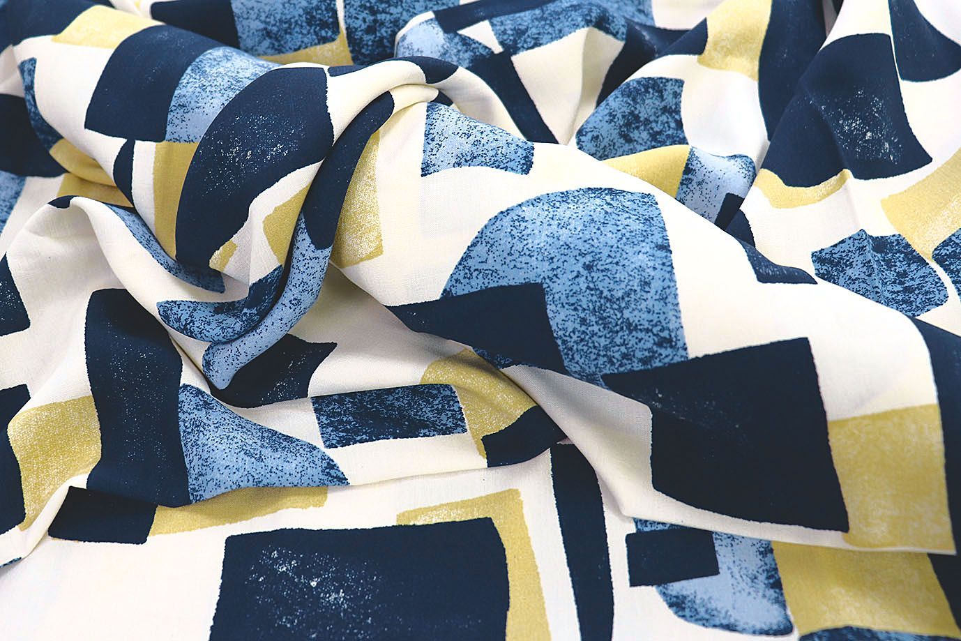 Штапель принт/сине-желтый на молочном 3858-PY/D#22/C#2