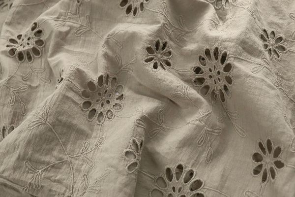 Хлопок "Батист" жатка с вышивкой/серо-бежевый 3202-PY/D#5/C#9 (EU4272)